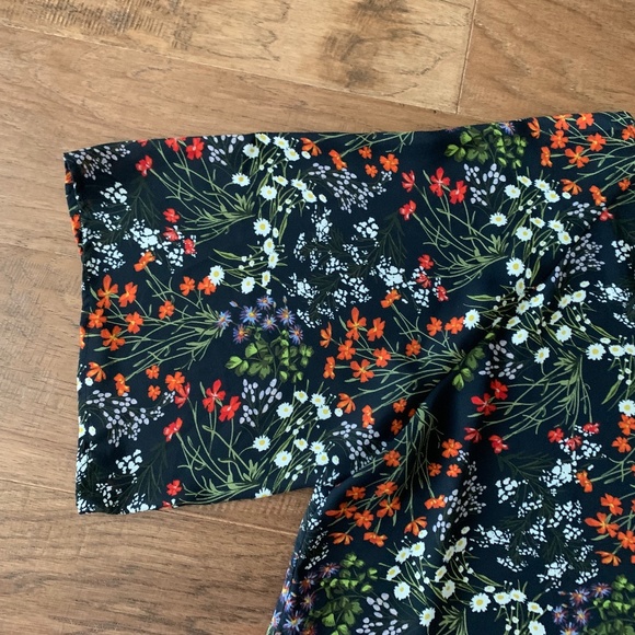 Como Vintage Black Floral Short Sleeve V-Neck Front Tie Top Blouse Dressy Casual - Picture 9 of 12